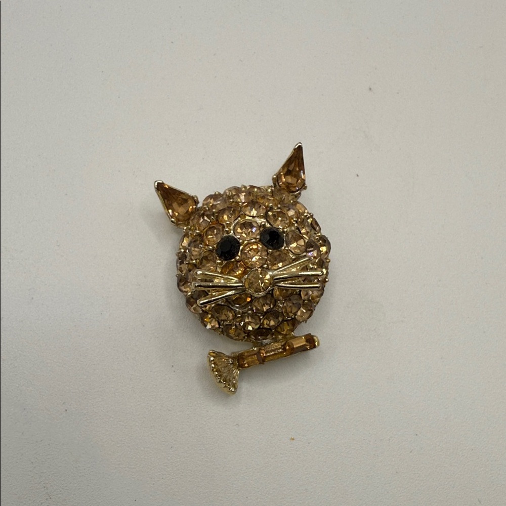 Sparkling Gold Cat Brooch